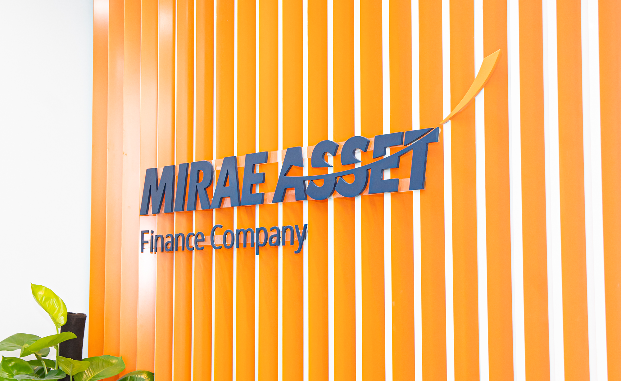MIRAE ASSET NHÂN VIÊN THẢO LUẬN VỀ VIỆC ĐÒI NỢ KHÁCH HÀNG